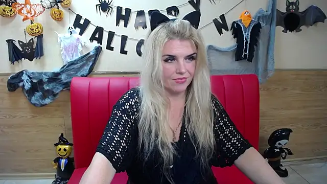 Snapshot of Julya_Barbi chatting on 10.21.25 Julya Barbi online show from 10.21.25