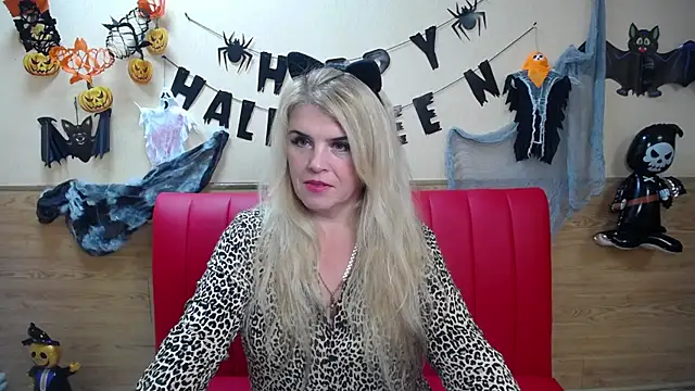 Snapshot of Julya_Barbi chatting on 10.24.25 Julya Barbi online show from 10.24.25