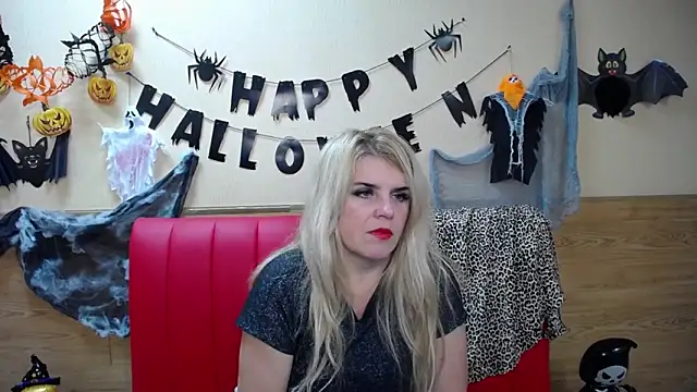 Snapshot of Julya_Barbi chatting on 10.29.25 Julya Barbi online show from 10.29.25