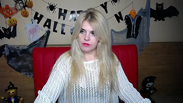 Snapshot of Julya_Barbi chatting on 10.30.25 Julya Barbi online show from 10.30.25