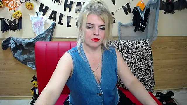 Snapshot of Julya_Barbi chatting on 11.06.25 Julya Barbi online show from 11.06.25