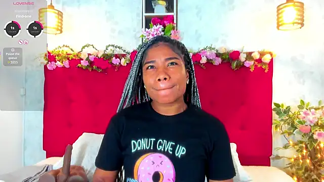 Snapshot of SilvannaFit chatting on 09.27.25 SilvannaFit online show from 09.27.25