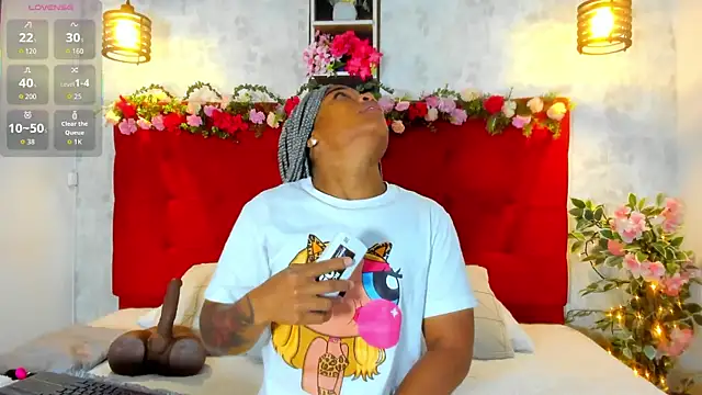 Snapshot of SilvannaFit chatting on 10.05.25 SilvannaFit online show from 10.05.25