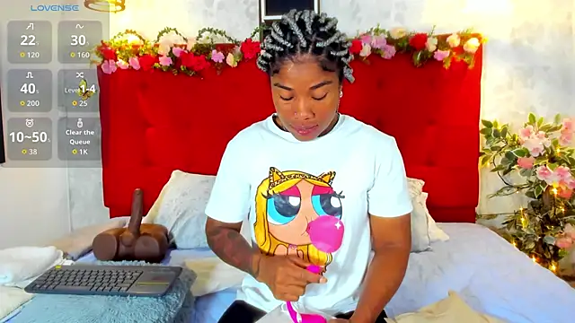 Snapshot of SilvannaFit chatting on 10.19.25 SilvannaFit online show from 10.19.25