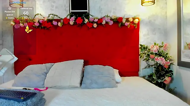 Snapshot of SilvannaFit chatting on 10.20.25 SilvannaFit online show from 10.20.25