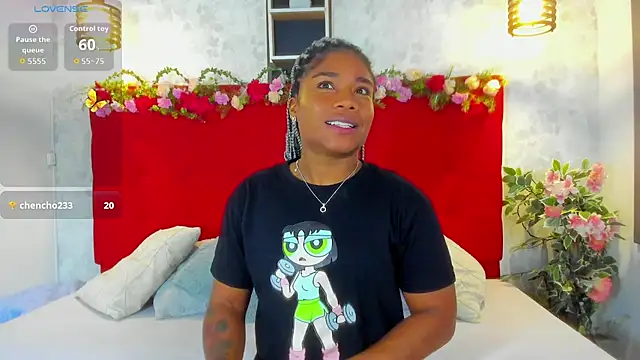 Snapshot of SilvannaFit chatting on 10.21.25 SilvannaFit online show from 10.21.25