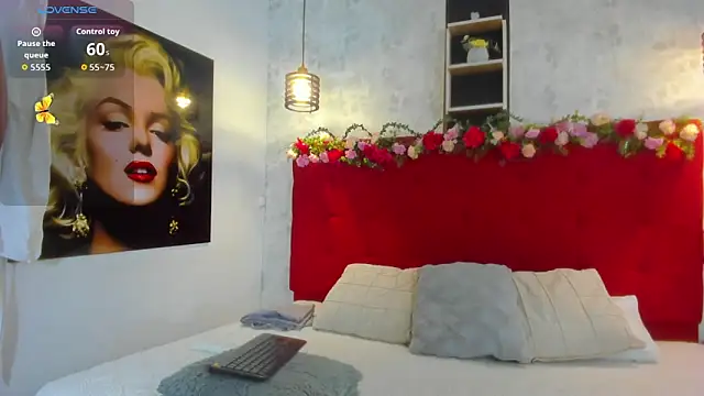 Snapshot of SilvannaFit chatting on 10.24.25 SilvannaFit online show from 10.24.25