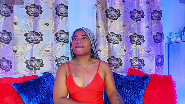 Snapshot of SilvannaFit chatting on 07.22.26 SilvannaFit online show from 07.22.26