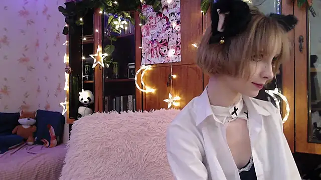 Snapshot of cloudgirrl chatting on 02.26.25 cloudgirrl online show from 02.26.25