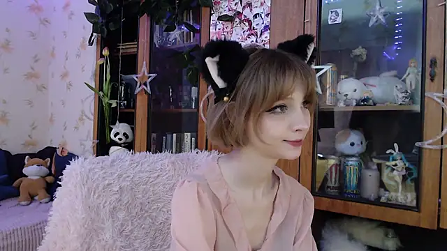 Snapshot of cloudgirrl chatting on 03.12.25 cloudgirrl online show from 03.12.25