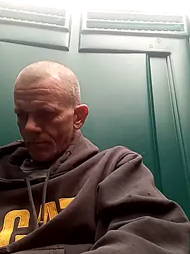 Snapshot of BubblyThing1 chatting on 12.02.25 BubblyThing1 online show from 12.02.25