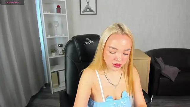 Christy Little online show from 03.05.25