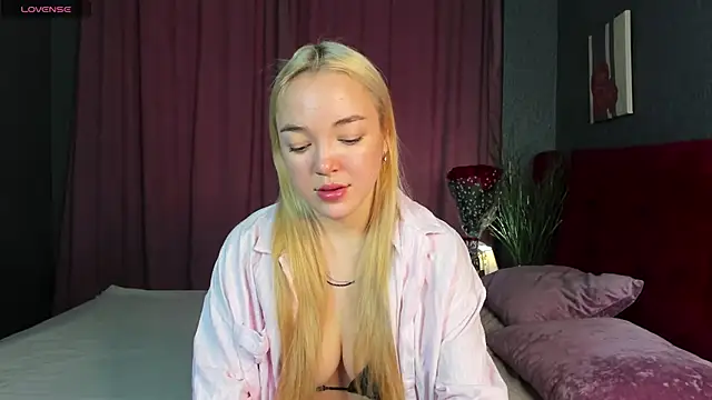 Christy Little online show from 03.06.25