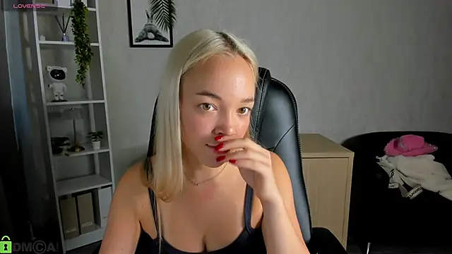 Christy Little online show from 09.10.25