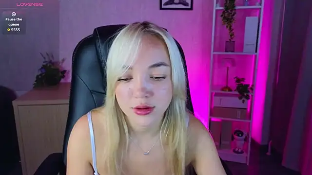 Christy Little online show from 09.22.25