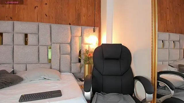 Saori newman online show from 09.12.25