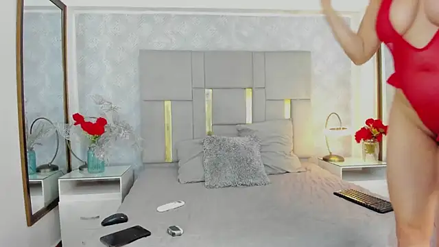 Snapshot of Valery_Diamond chatting on 10.01.25 Valery Diamond online show from 10.01.25