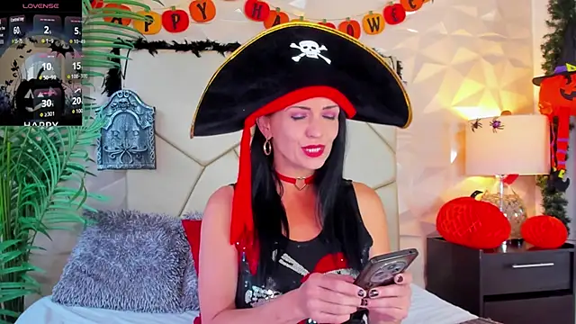 Snapshot of Valery_Diamond chatting on 10.31.25 Valery Diamond online show from 10.31.25