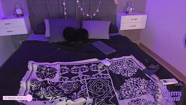 Snapshot of _cherrysnow chatting on 09.29.25 cherrysnow online show from 09.29.25