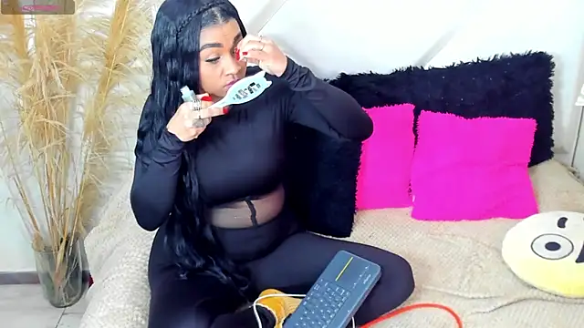 Snapshot of ScarlethNatasha chatting on 12.19.25 ScarlethNatasha online show from 12.19.25