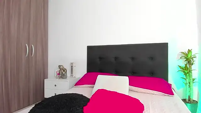 LaylaJewel online show from 12.11.24