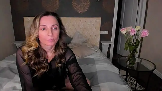 Snapshot of AllisonWilliams chatting on 12.02.24 AllisonWilliams online show from 12.02.24