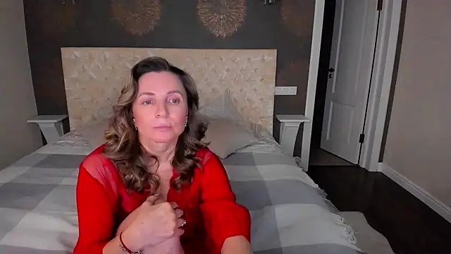 Snapshot of AllisonWilliams chatting on 12.15.24 AllisonWilliams online show from 12.15.24