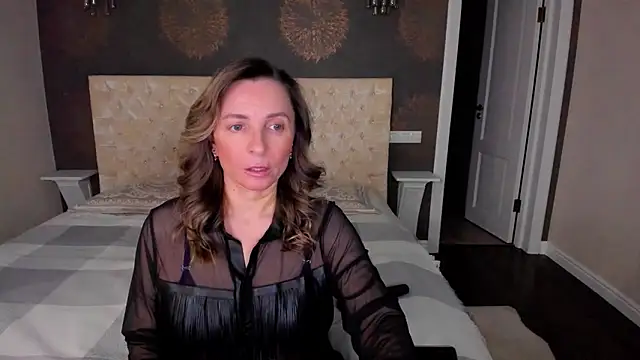 Snapshot of AllisonWilliams chatting on 12.21.24 AllisonWilliams online show from 12.21.24