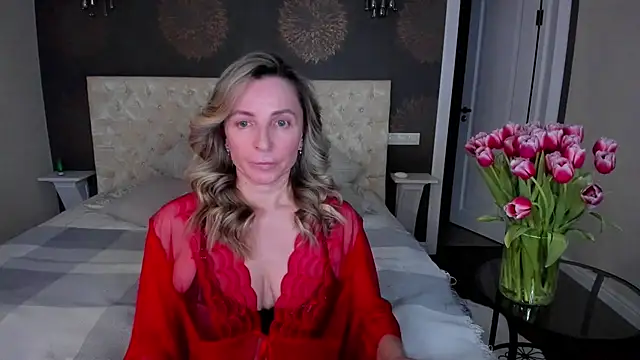 Snapshot of AllisonWilliams chatting on 03.10.25 AllisonWilliams online show from 03.10.25