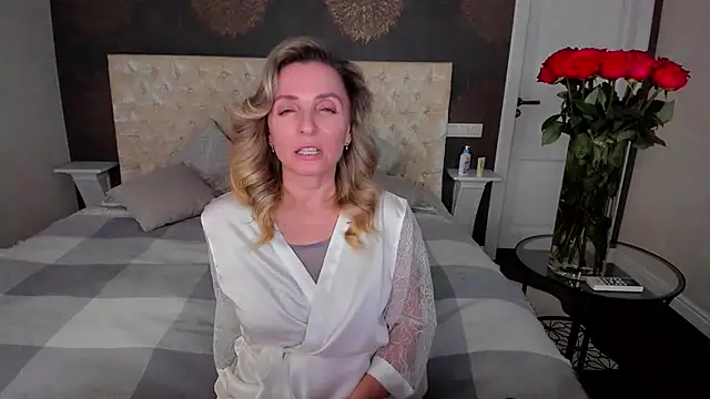 Snapshot of AllisonWilliams chatting on 09.14.25 AllisonWilliams online show from 09.14.25