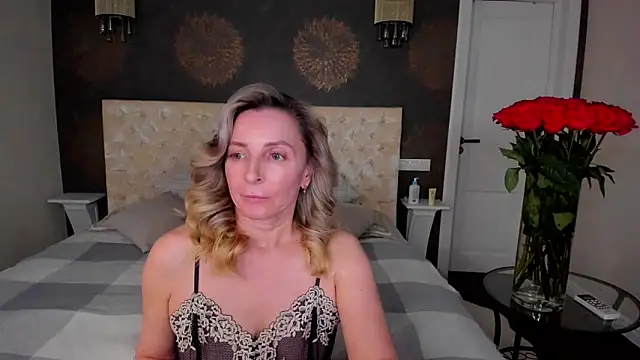 Snapshot of AllisonWilliams chatting on 09.15.25 AllisonWilliams online show from 09.15.25