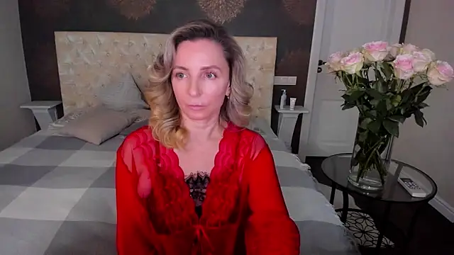 Snapshot of AllisonWilliams chatting on 10.02.25 AllisonWilliams online show from 10.02.25