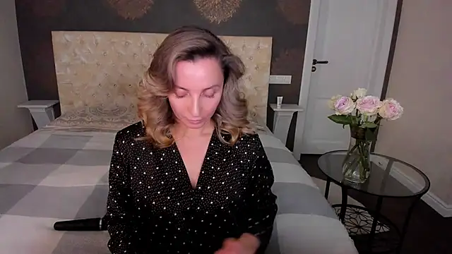 Snapshot of AllisonWilliams chatting on 10.15.25 AllisonWilliams online show from 10.15.25