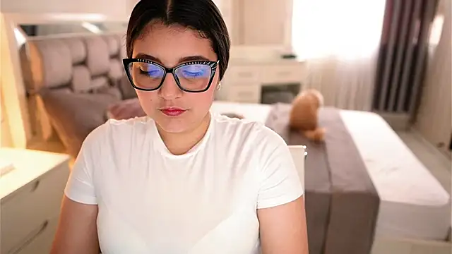 Camilaa bueno online show from 10.30.25