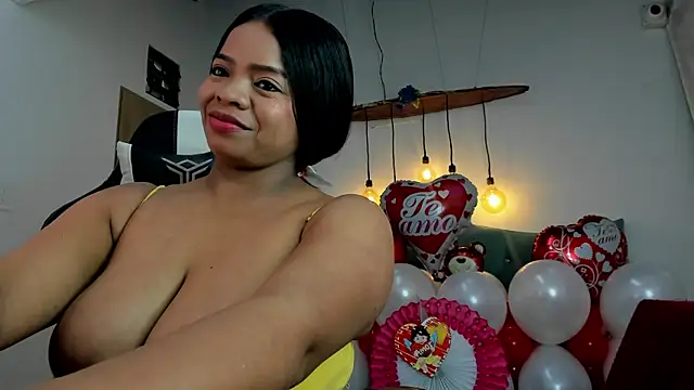 Snapshot of Any_topless chatting on 02.08.25 Any topless online show from 02.08.25