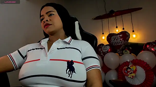 Snapshot of Any_topless chatting on 02.14.25 Any topless online show from 02.14.25