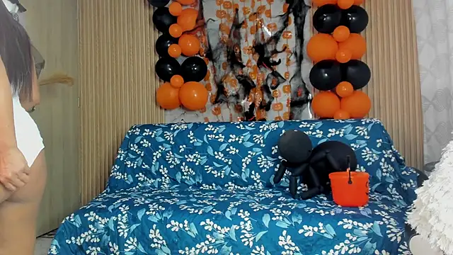 Snapshot of Any_topless chatting on 10.27.25 Any topless online show from 10.27.25