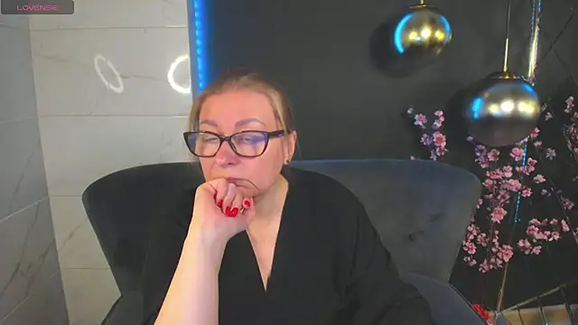 AlexandraKind online show from 01.12.25
