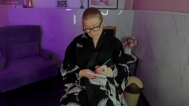 AlexandraKind online show from 01.17.25