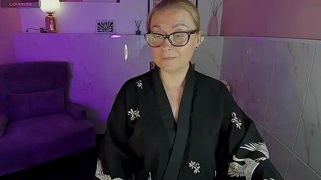 AlexandraKind online show from 01.17.25