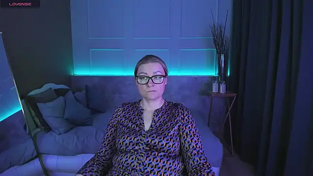 AlexandraKind online show from 02.25.25