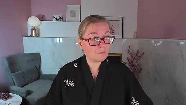 AlexandraKind online show from 09.28.25