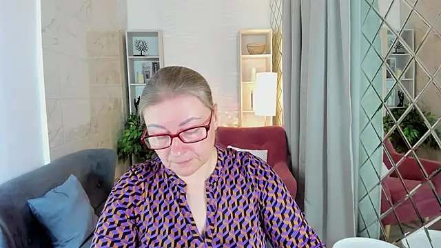 AlexandraKind online show from 10.10.25