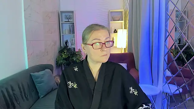 AlexandraKind online show from 10.14.25