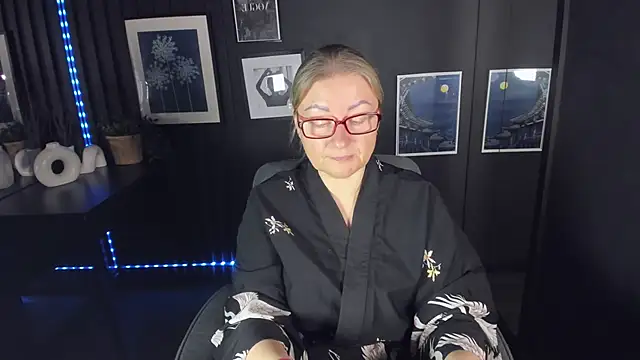 AlexandraKind online show from 10.20.25