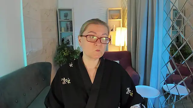 AlexandraKind online show from 10.21.25