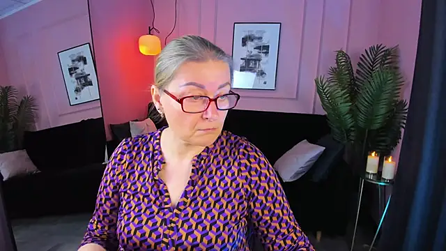 AlexandraKind online show from 10.24.25