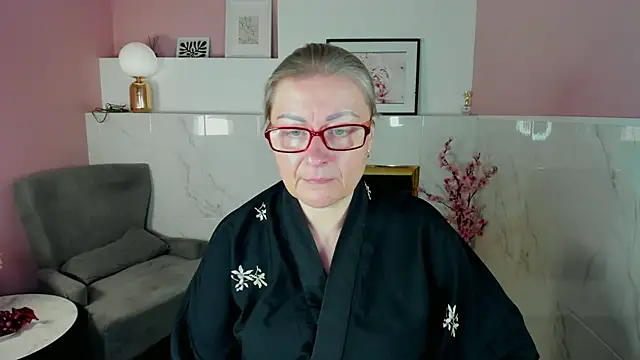 AlexandraKind online show from 10.25.25