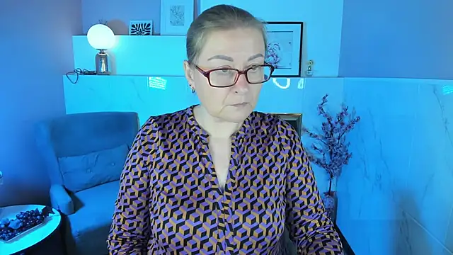 AlexandraKind online show from 11.03.25