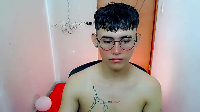 Snapshot of tanjiro_cute chatting on 10.23.25 tanjiro cute online show from 10.23.25